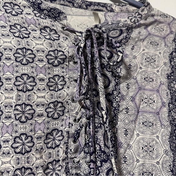 Mono B Purple White Boho Surplice Patterned Tie Up Top Women’s Size Medium - Picture 3 of 16